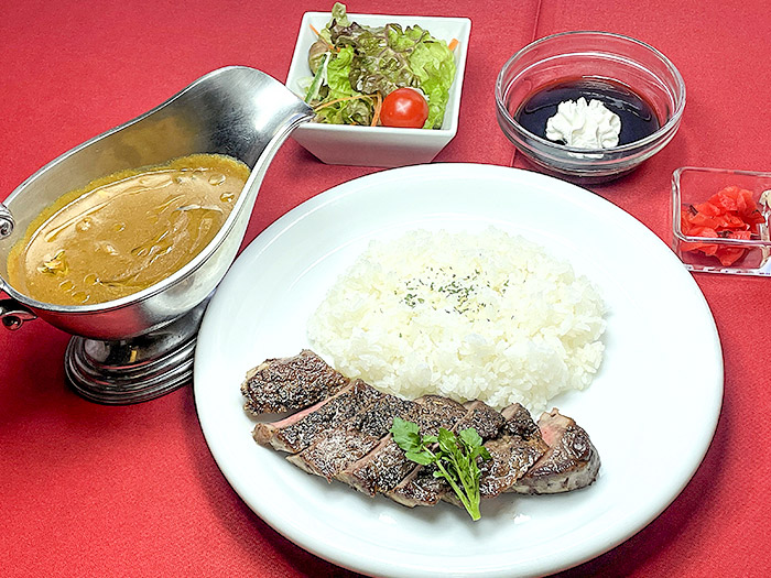 豪快ステーキの特製スパイスカレー